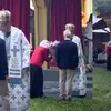 Călin Georgescu, binecuvântat alături de soție la o mănăstire din Sibiu. Prima vizită a fostului candidat  la prezidențiale după trimiterea în judecată: „Pe cei răi, cu rău îi va pierde”