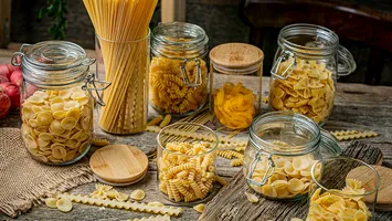Alertă alimentară: 12 produse de larg consum, rechemate în supermarket. Ce rețea le-a comercializat