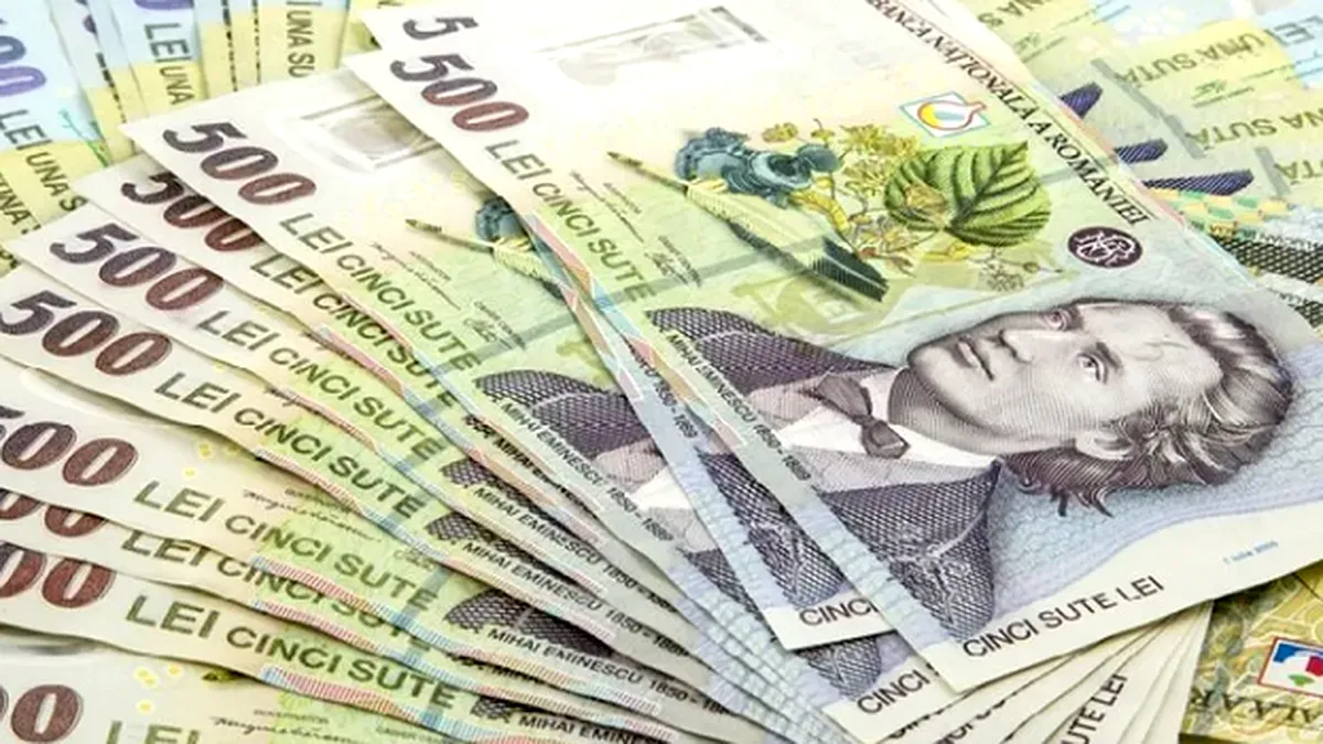 Populația are în depozitele bancare 243,193 miliarde de lei. În circulație sunt peste 707,036 miliarde de lei.