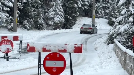 „Distracție” de Crăciun pe Transfăgărășan: cu mașina pe drum închis