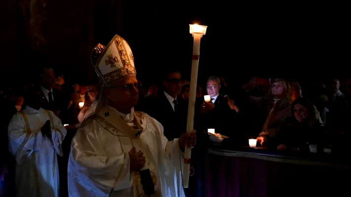 Papa Leon al XIV-lea, mesaj de forță în Noaptea Învierii: „Să nu ne lăsăm paralizați de pietrele fricii și ale războiului!”