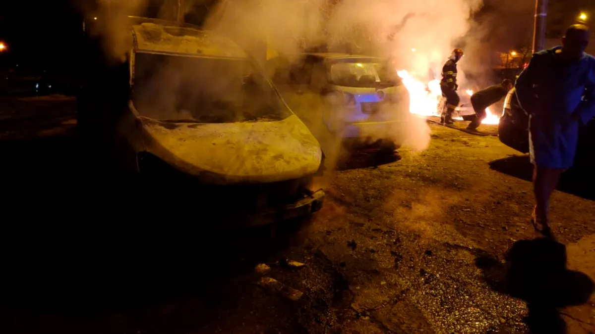 Mașini incendiate cu „cocktailuri Molotov” în centrul Galațiului