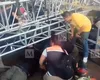 Scenă prăbuşită la un concert, din cauza vântului puternic. Mai multe persoane rănite (VIDEO)