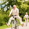 Mersul pe bicicletă ar putea ajuta oamenii să trăiască mai mult și să fie independenți (Studiu)