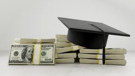Burse de până la 2000 de euro pentru studenți. Ce criterii trebuie să îndeplinească