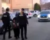 Femeie tâlhărită în plină stradă. Momentul atacului, surprins de camerele de supraveghere