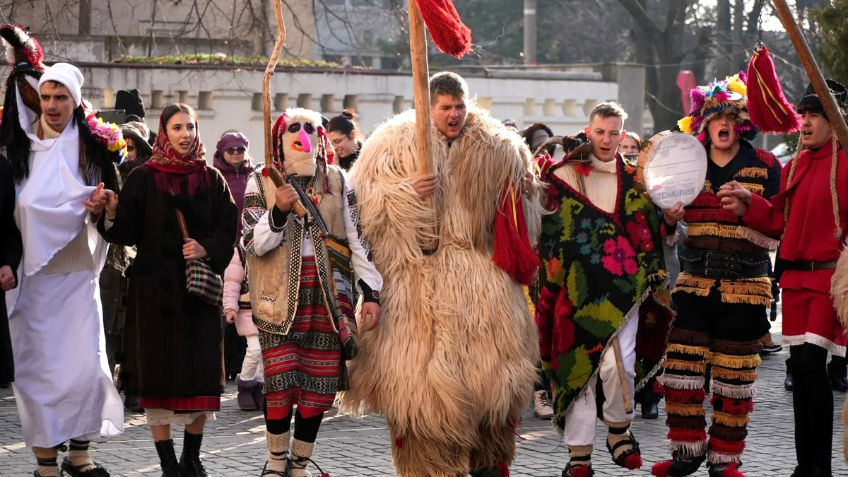 Datinile de Anul Nou, o stagiune de „teatru popular”. Cum a fost „folclorizată” o piesă a lui Matei Millo