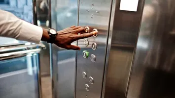 Un lift pentru fiecare bloc vechi. Proiectul care poate schimba viața a milioane de români