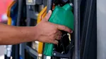 Vești bune pentru șoferi: Rompetrol ieftinește benzina și motorina și depășește Petrom la prețuri