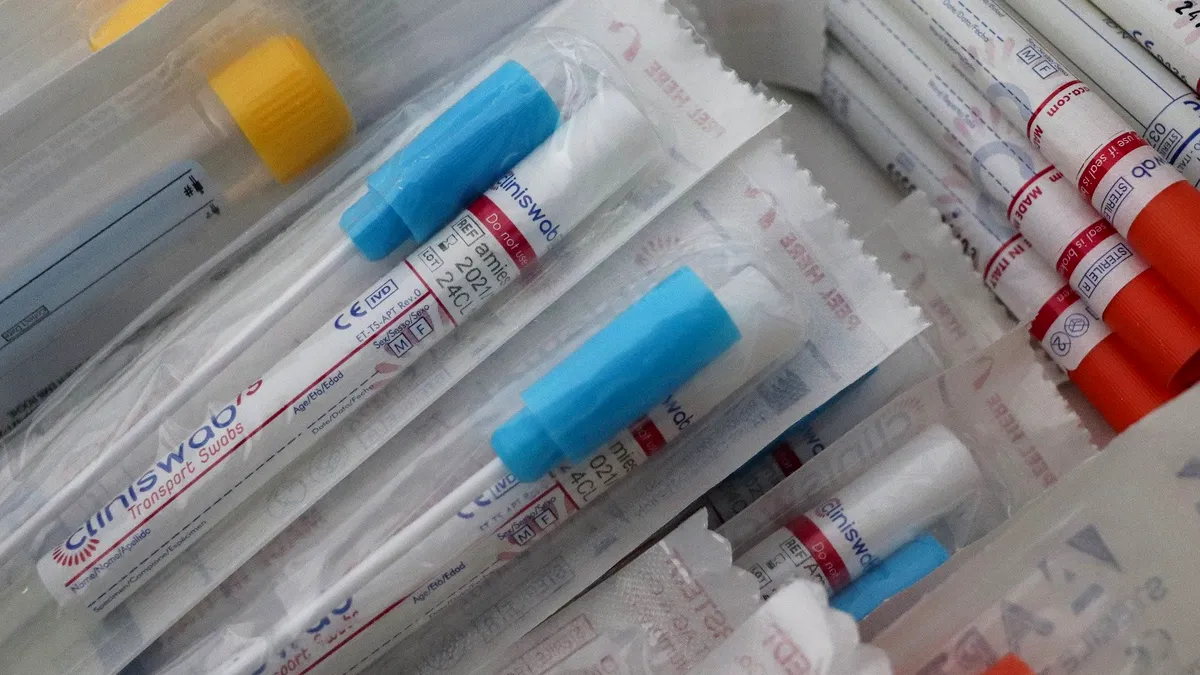 Ministrul Educaţiei a anunțat de când vor fi disponibile în școli testele pe bază de salivă