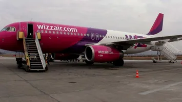 Panică pe aeroport. Incendiu la o aeronavă Wizz Air