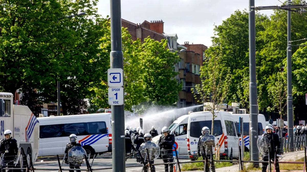 Scandal la Bruxelles. 63 de suporteri arestați de Poliția belgiană (Video)