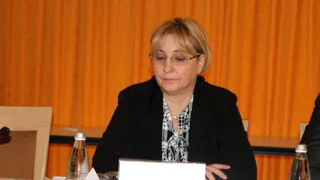 Cum își trage încă două-trei salarii o directoare din Ministerul Transporturilor