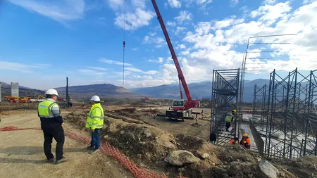 Vin grinzile pentru viaductul de la Boița, de pe secțiunea 2 a Autostrăzii (A1) Sibiu – Pitești. Cum se mișcă turcii (VIDEO)
