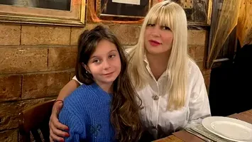 Lacrimi de crocodil: Elena Udrea plânge pentru copilul ei…