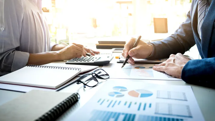 Veste mare pentru mii de firme: Guvernul suspendă amenzile și taie din codurile fiscale multiple