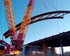 Imagini de ultimă oră de pe DEx6 Brăila – Galați. Se montează arcele metalice la pasajul peste calea ferată (VIDEO)