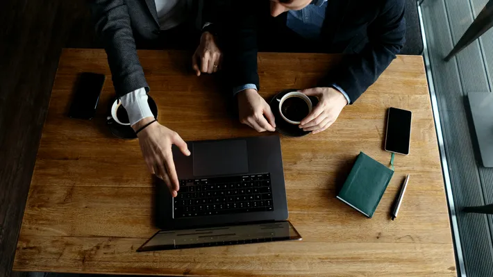 Guvernul pregăteşte reguli noi pentru protejarea angajaţilor. Statul ar putea plăti mai mult din salariile restante