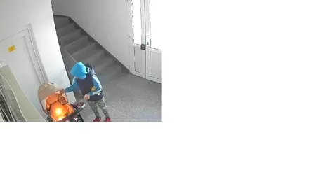 Piroman la 9 ani. Un copil a incendiat intenționat casa scării unui bloc din Tecuci