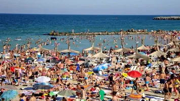 Sejururi inexistente la munte şi la mare, pe o celebră platformă online. Poliţiştii au depistat o femeie care a înșelat turiști între 2022-2024