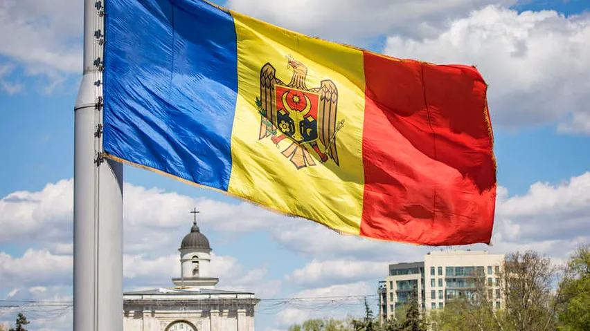 Sondajul care strică poezia: de ce „unirea cu Moldova” sună bine la București și mult mai rece la Chișinău