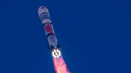 O rachetă chineză scăpată de sub control s-a prăbușit azi în Oceanul Pacific