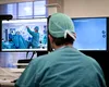 Intervenție medicală spectaculoasă. Un pacient a fost operat de un chirurg aflat la 2.400 km distanță