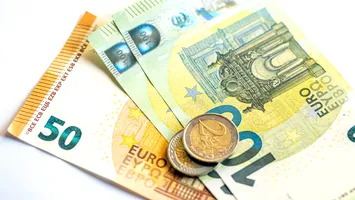 Euro scade din nou în raport cu leul. Cursul anunțat de BNR