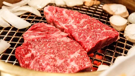 Deficit de peste 300 milioane euro în comerțul cu carne, la șase luni