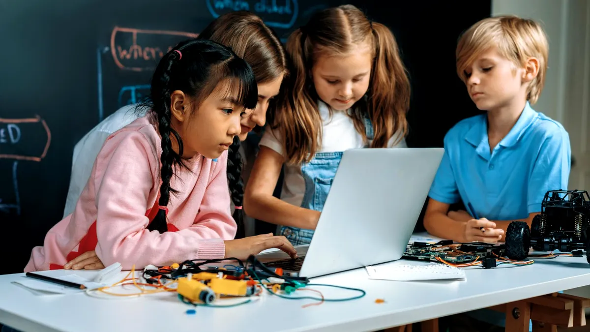 În era AI, sistemul educațional trebuie schimbat din temelii