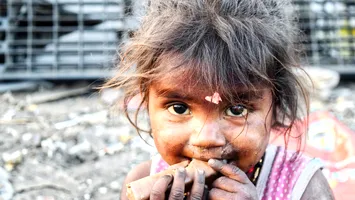 Mai mult de un copil din patru suferă de  ”sărăcie alimentară severă” , anunță UNICEF