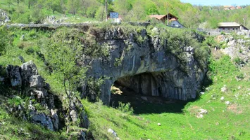 Turism cu iz de legendă în Mehedinți: Podul lui Dumnezeu și peștera comorilor
