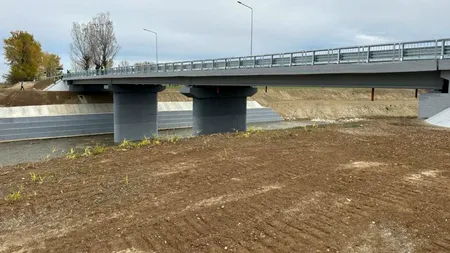 S-a deschis circulația rutieră pe podul din Lipia