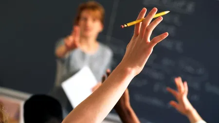 Bani pentru elevii români. Ministrul Fondurilor Europene anunță că 500 de lei intră azi pe carduri: Peste 325 milioane lei vor fi virate