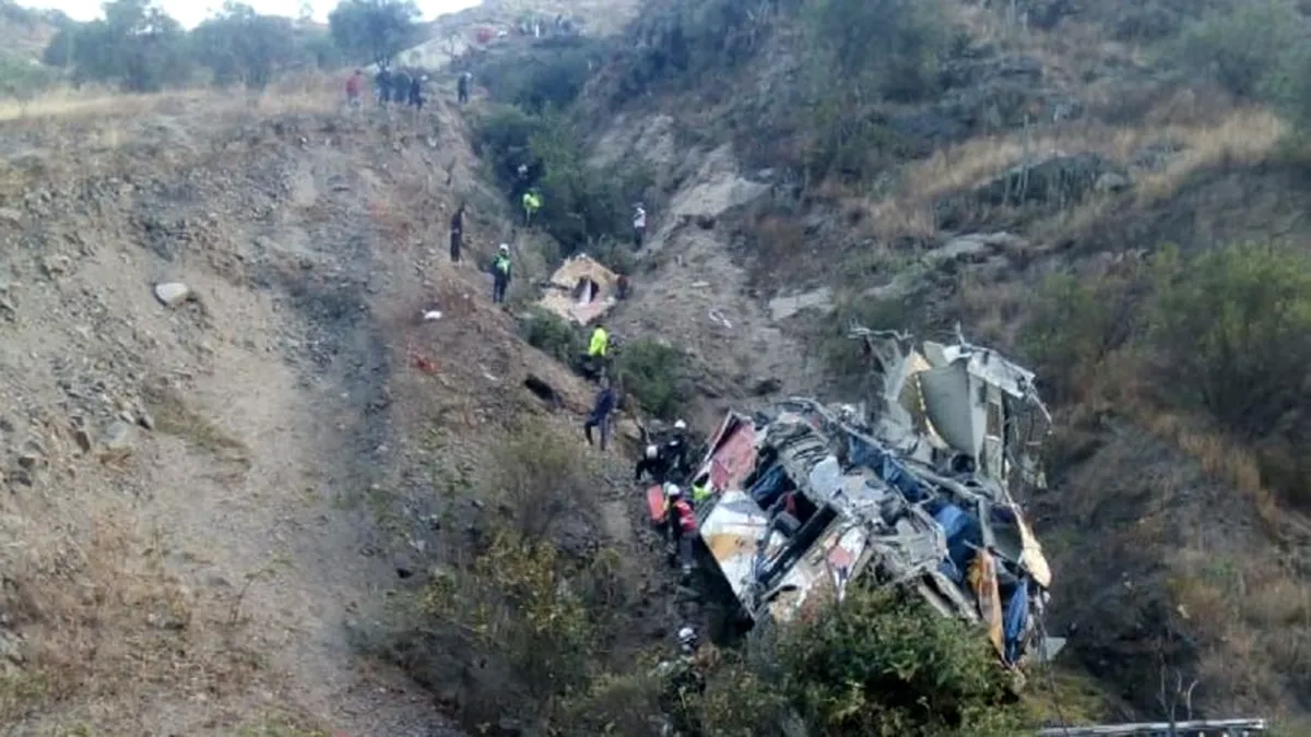Tragedie în Peru: Autocar prăbușit într-o prăpastie, cel puțin 32 de morți