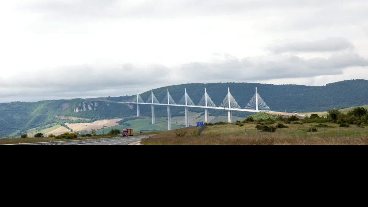 Se construiește un drum de mare viteză în România. Este cea mai importantă investiție din ultimii ani