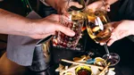Românii, printre cei mai mari consumatori de alcool din lume. OMS avertizează: băuturile sunt prea ieftine, iar prețul real îl plătește sănătatea