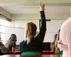Mame minore încurajate cu burse să meargă la şcoală. Câţi bani primesc