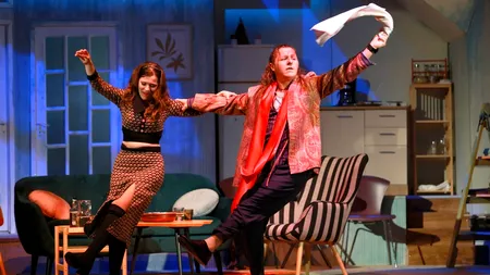Primul spectacol pentru surzi, cu piesa „Desculț în parc”, de Neil Simon, la Teatrul Dramatic din Galați