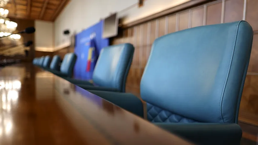 Cumulul pensie-salariu, reguli dure: Tăiere de 85% a pensiei speciale pentru angajații de la stat. Proiect pe masa Guvernului