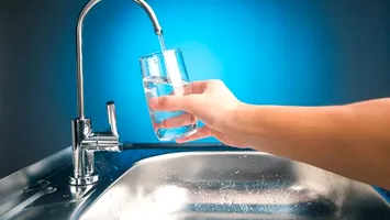 Val de scumpiri la apă-canalizare, de la 1 ianuarie. În unele orașe prețul metrului cub de apă va depăși „pragul” de 20 lei