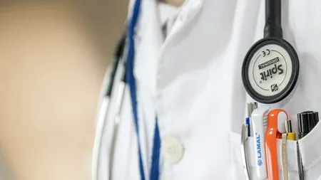 Zeci de doctori din privat au fost anunțați de polițiști că trebuie să lucreze în spitalele de stat