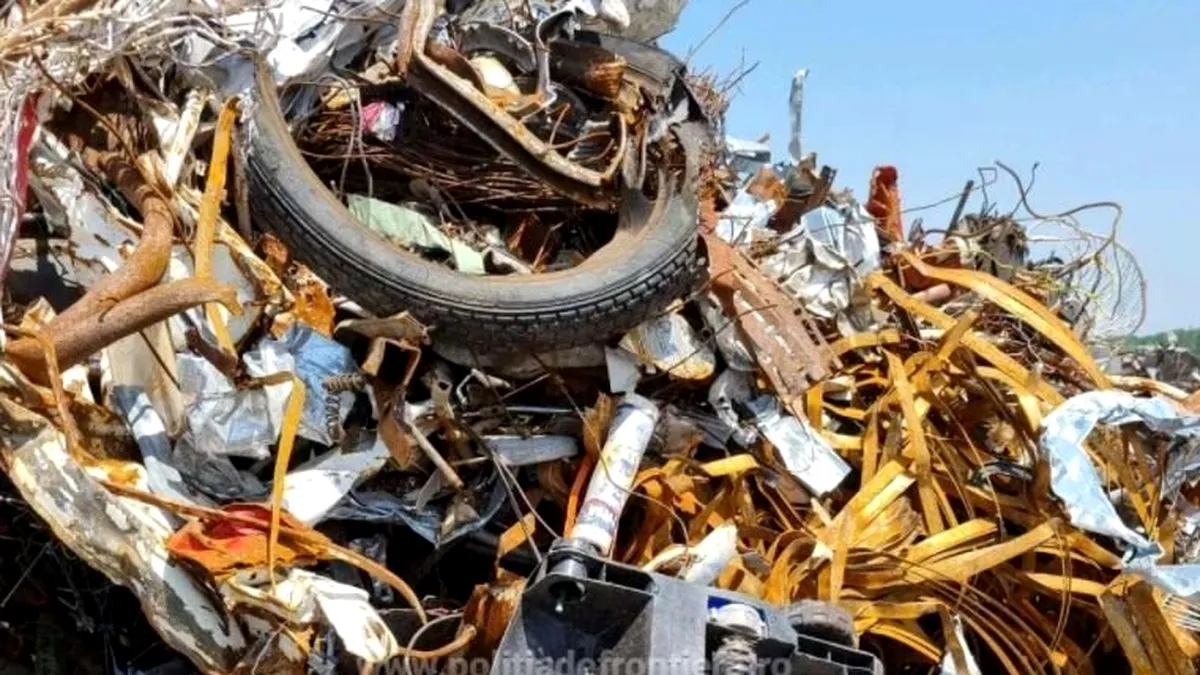 Peste o mie de tone de deşeuri, descoperite pe două barje în Portul Murfatlar