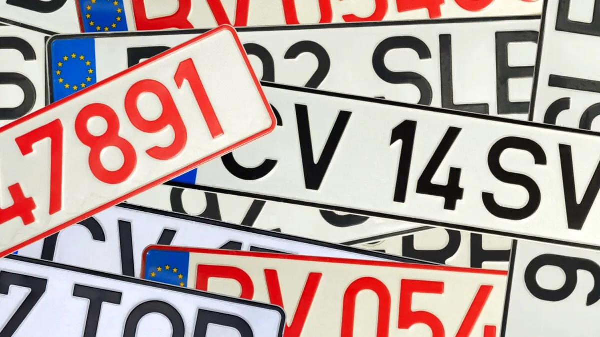 Plăcuțele de înmatriculare vin direct la ușă. MAI simplifică procedura pentru șoferi