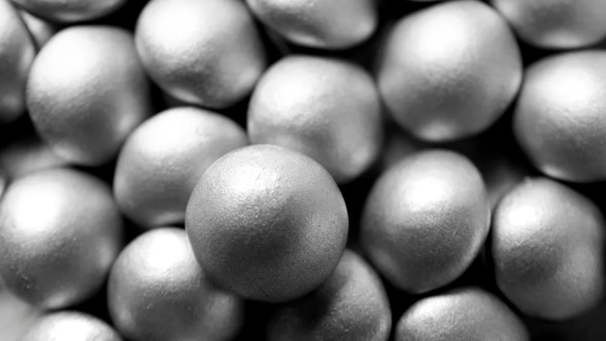 Argintul explodează la maxime istorice. Ce rol are India