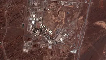 Cel mai important sit nuclear din Iran, bombardat de SUA și Iran. Teheranul susține că nu sunt scurgeri radioactive