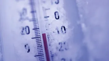 Un val de aer polar cuprinde România. Temperaturi sub limite și ninsoare la munte