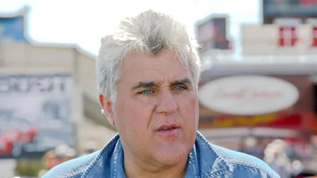 Prezentatorul american Jay Leno s-a ars grav în garajul său