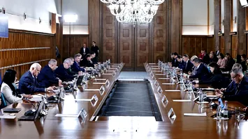 Cine este cel mai bine remunerat ministru din cabinetul Predoiu
