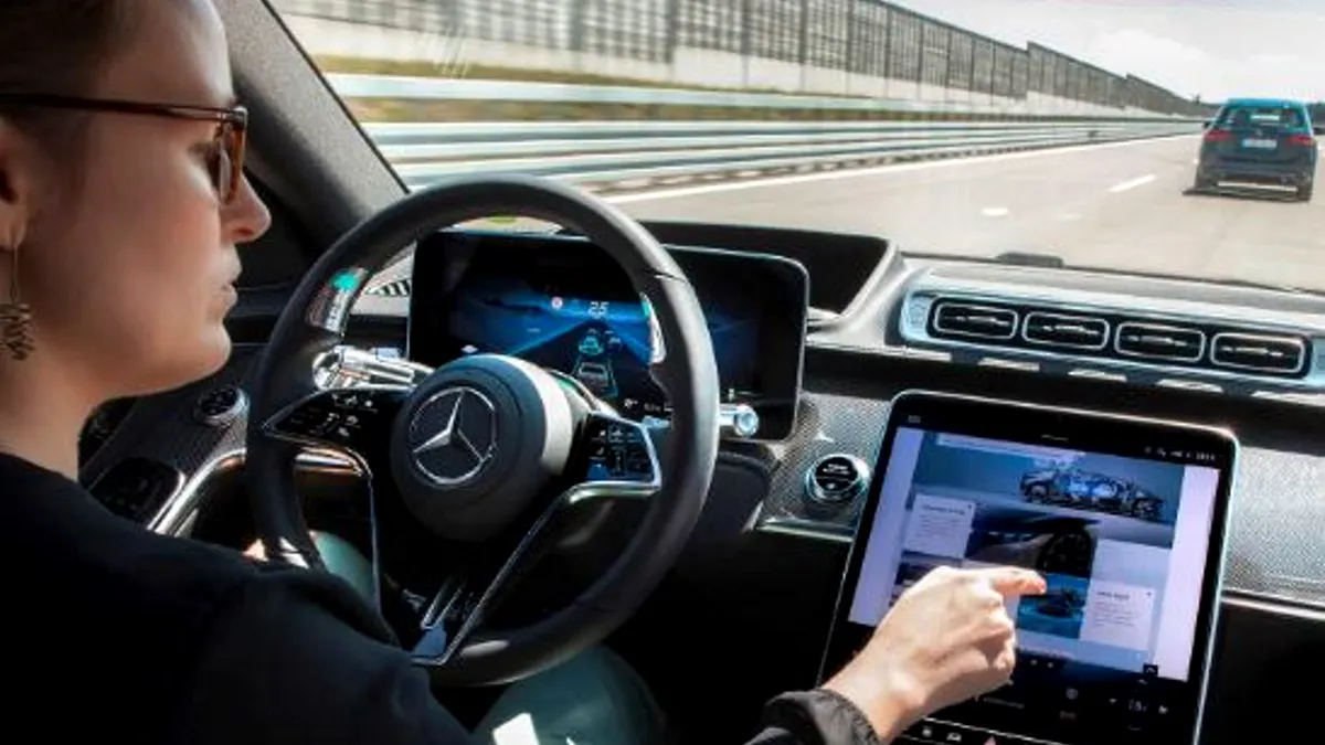 Adio ecrane tactile în mașini! Decizia care va schimba industria auto